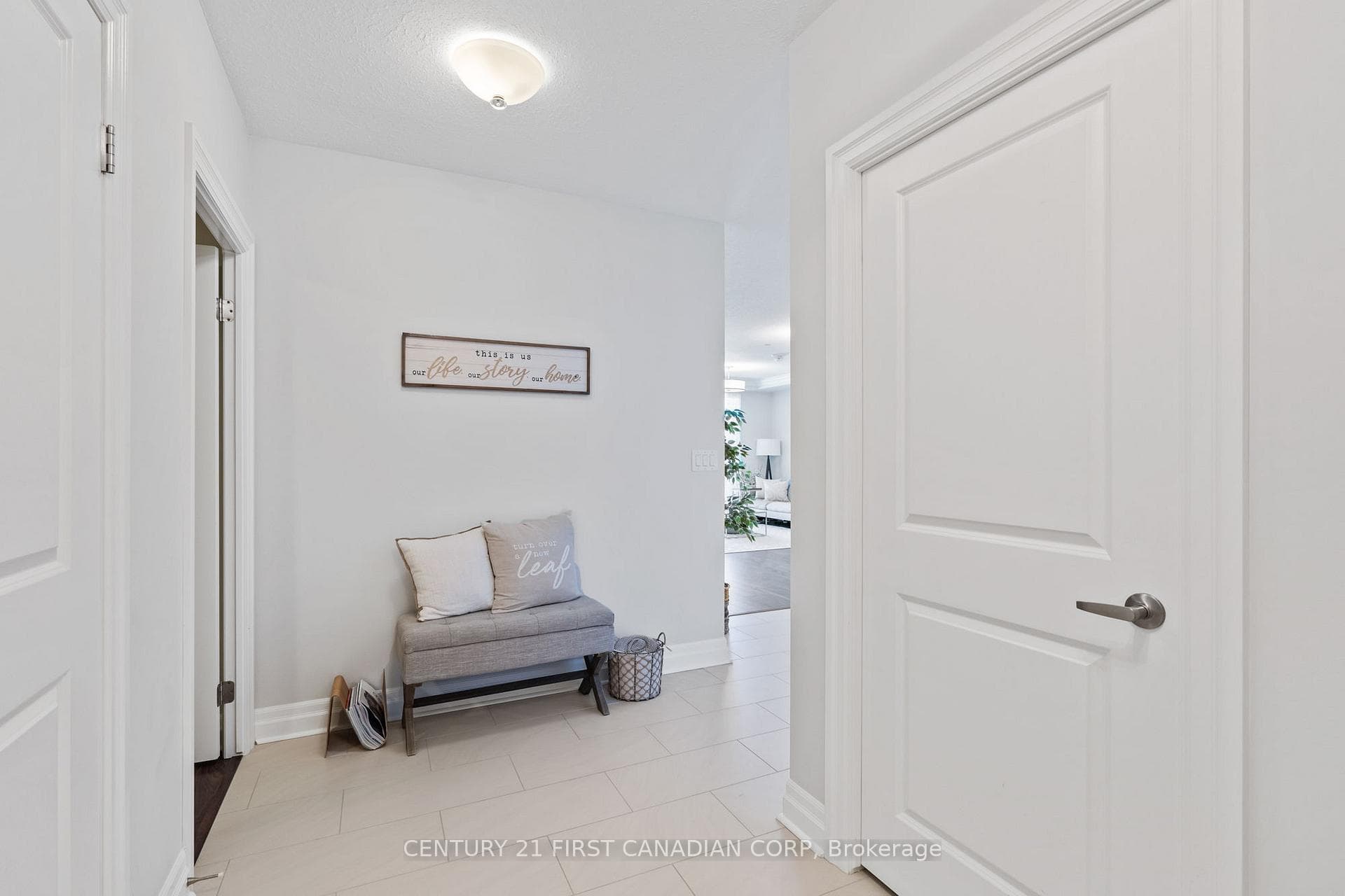 260 Villagewalk Boulevard Unit 503 photo 3