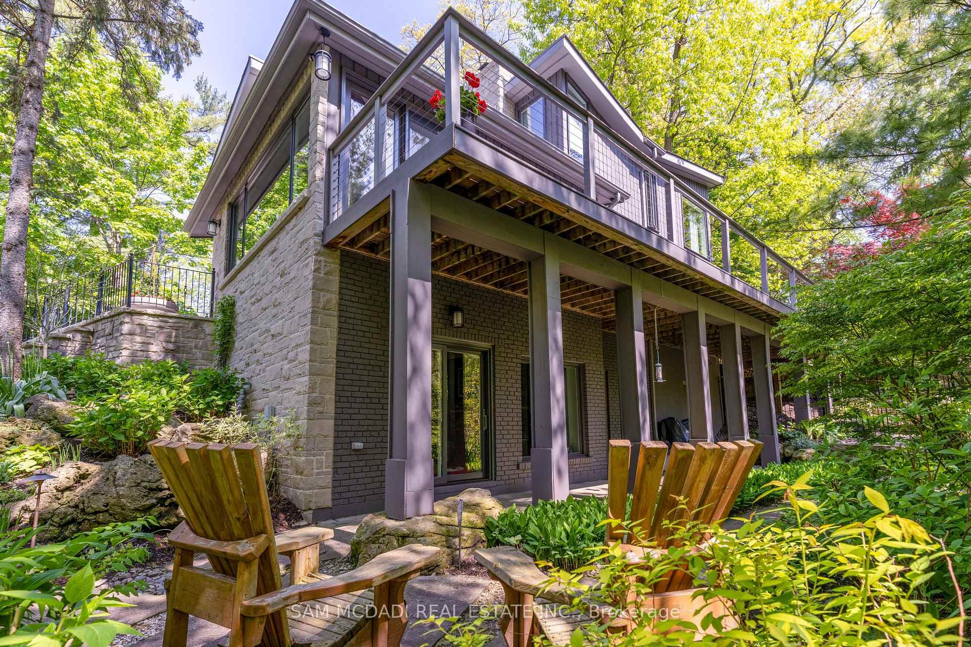 1273 Queen Victoria Avenue photo 40