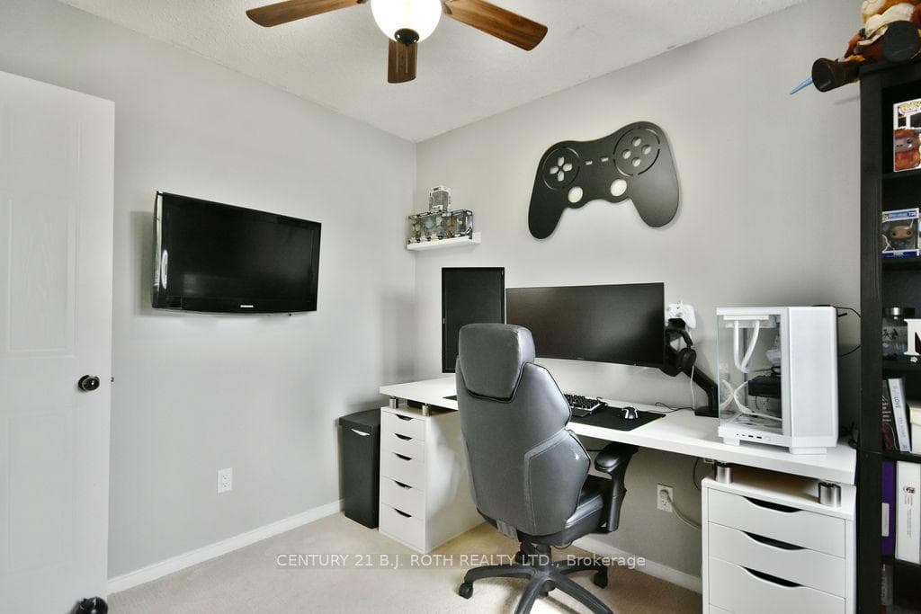 4 Rundle Crescent photo 25