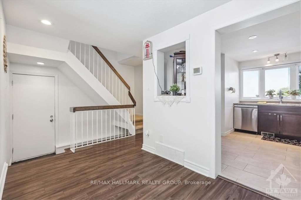 1817 LAMOUREUX Drive photo 9