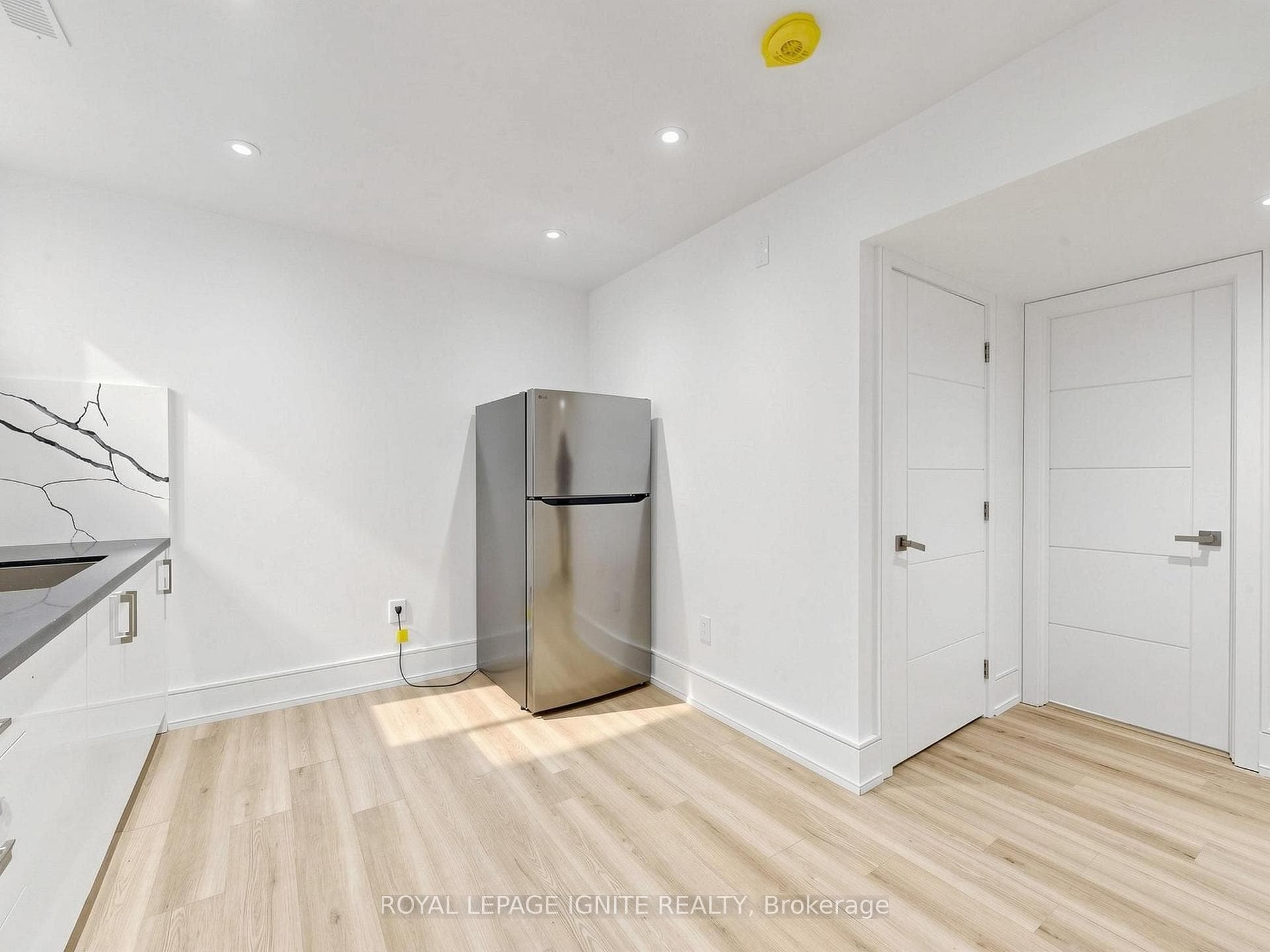 160 Manse Road photo 42