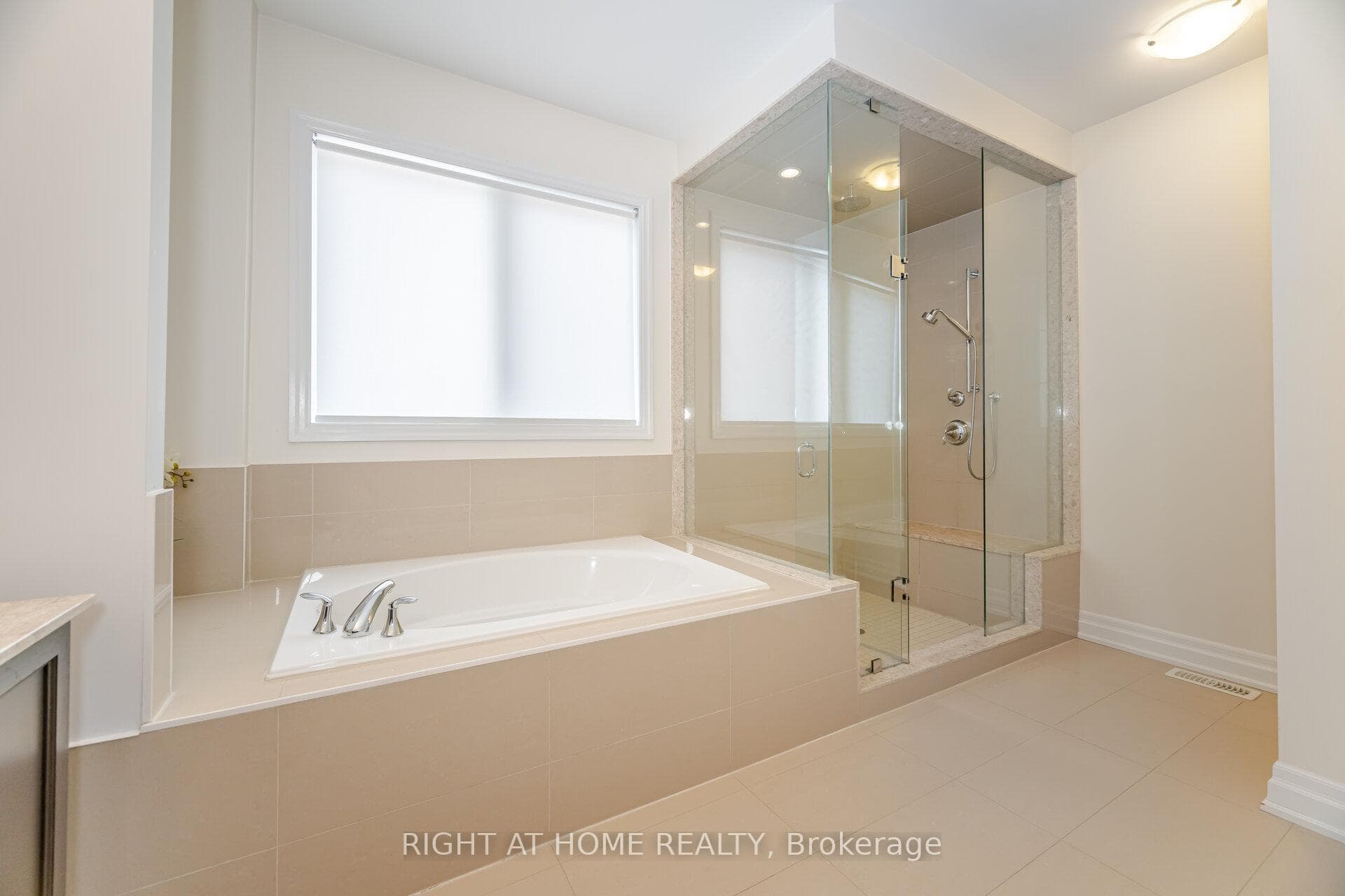 77 Robert Berry Crescent photo 26