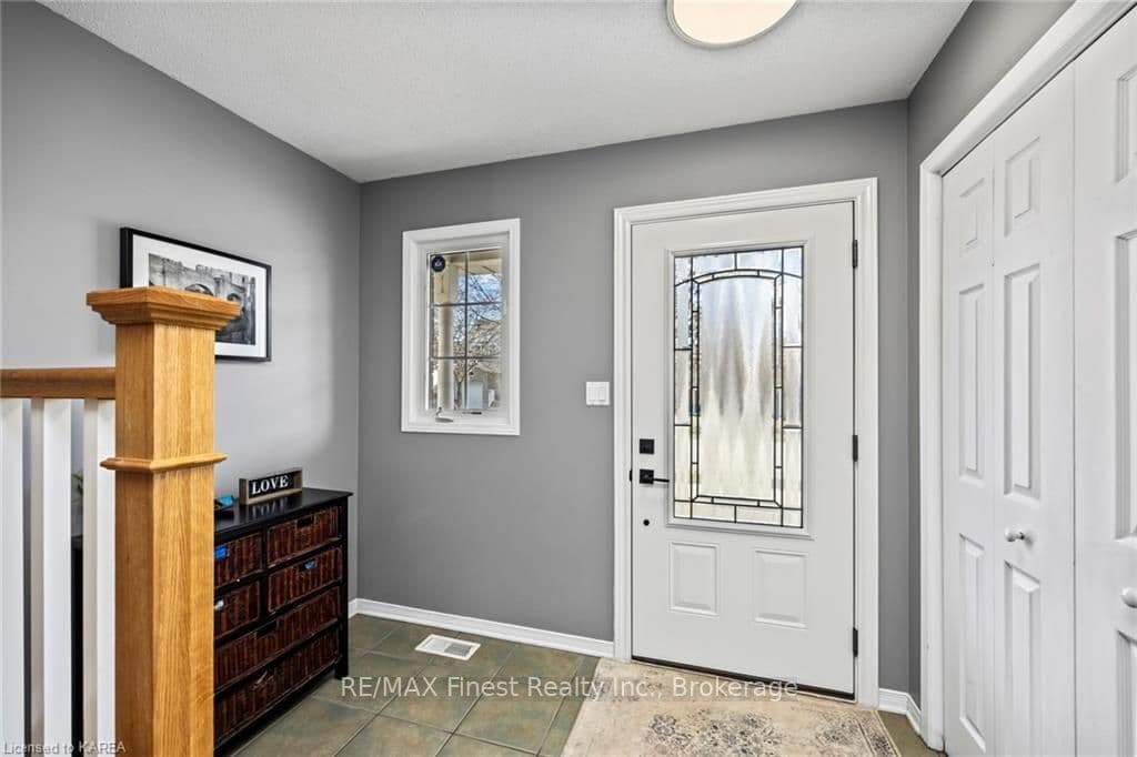 1021 RAINBOW Crescent photo 5