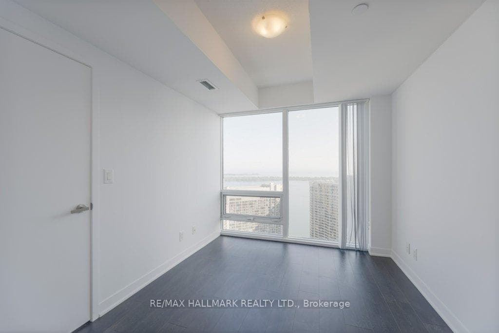 88 Harbour Street Unit 4209 photo 8