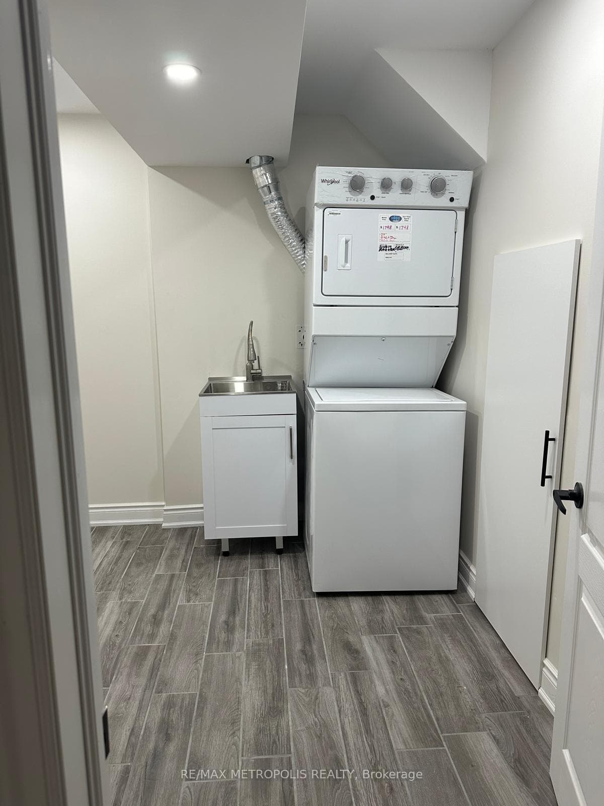 16 Gammon Crescent Unit Bsmt photo 15