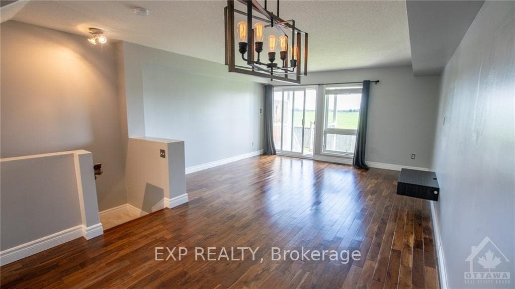 348 CROWNRIDGE Drive photo 7