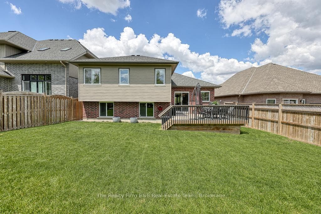 491 Alan Crescent photo 45