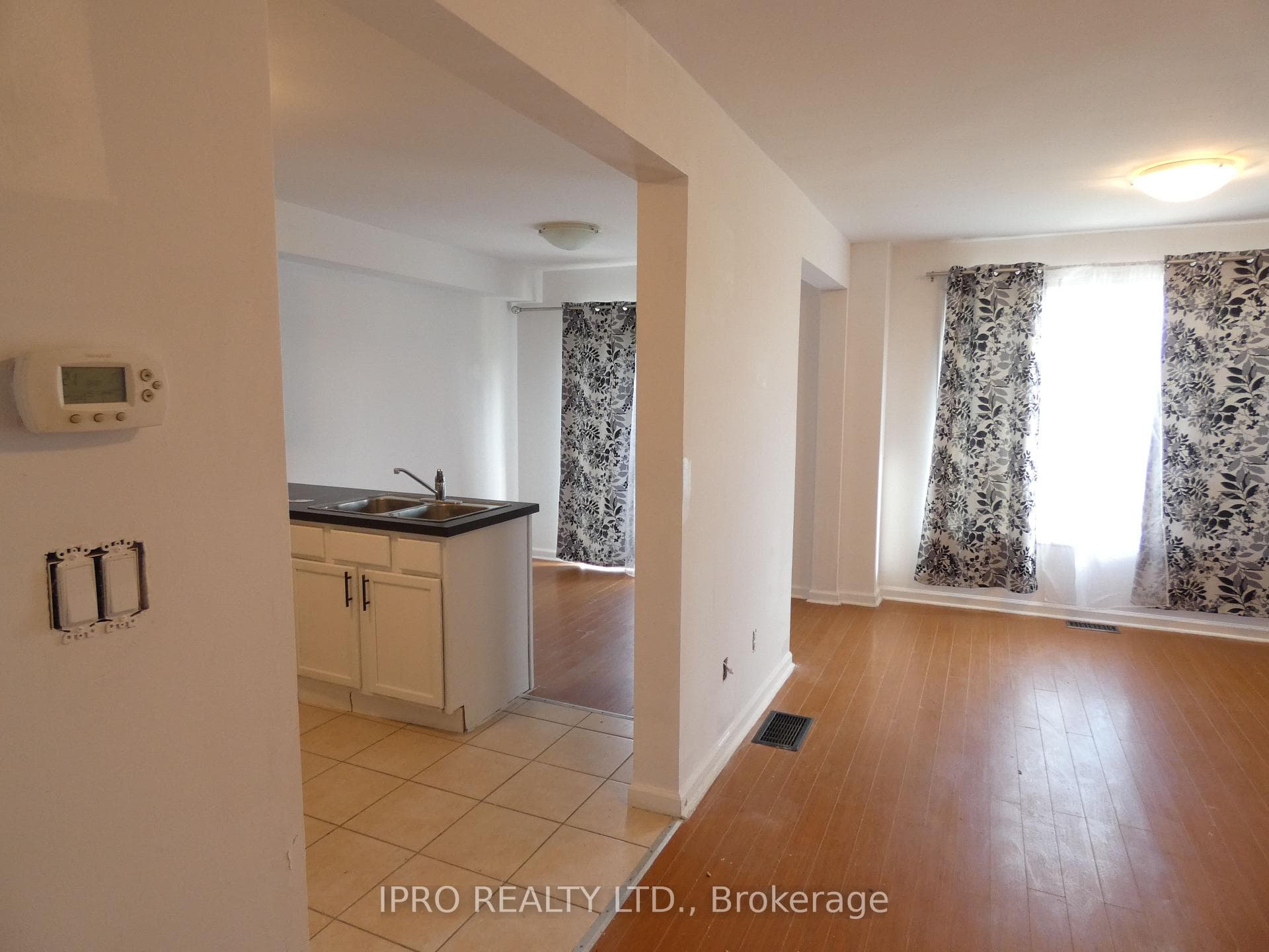 271 Conacher Drive photo 7
