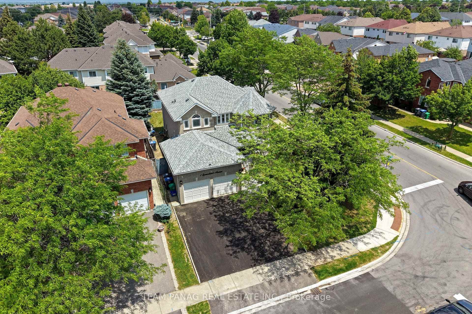 1 Sprucelands Avenue photo 46