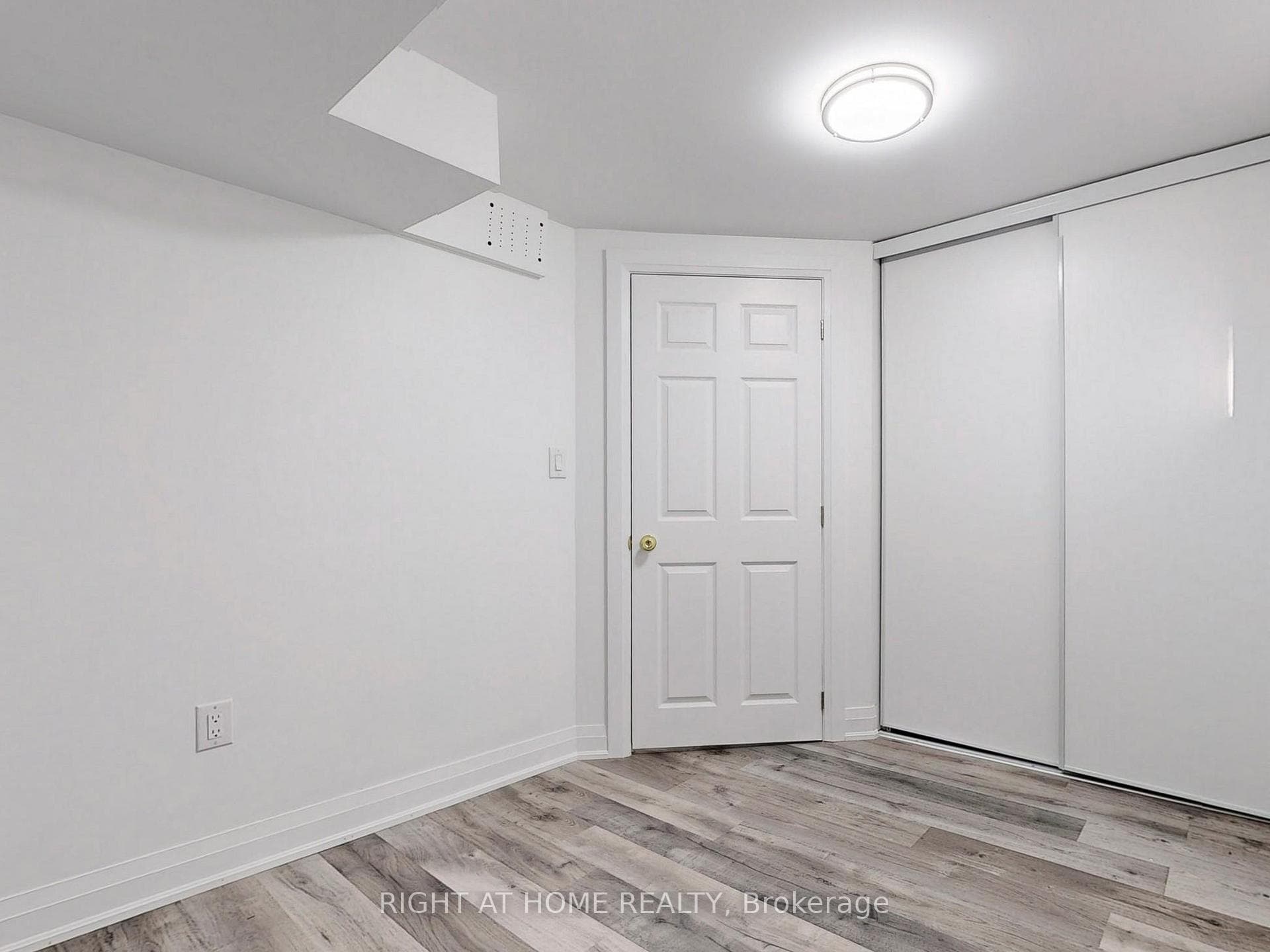 25 Deerhurst Avenue photo 28