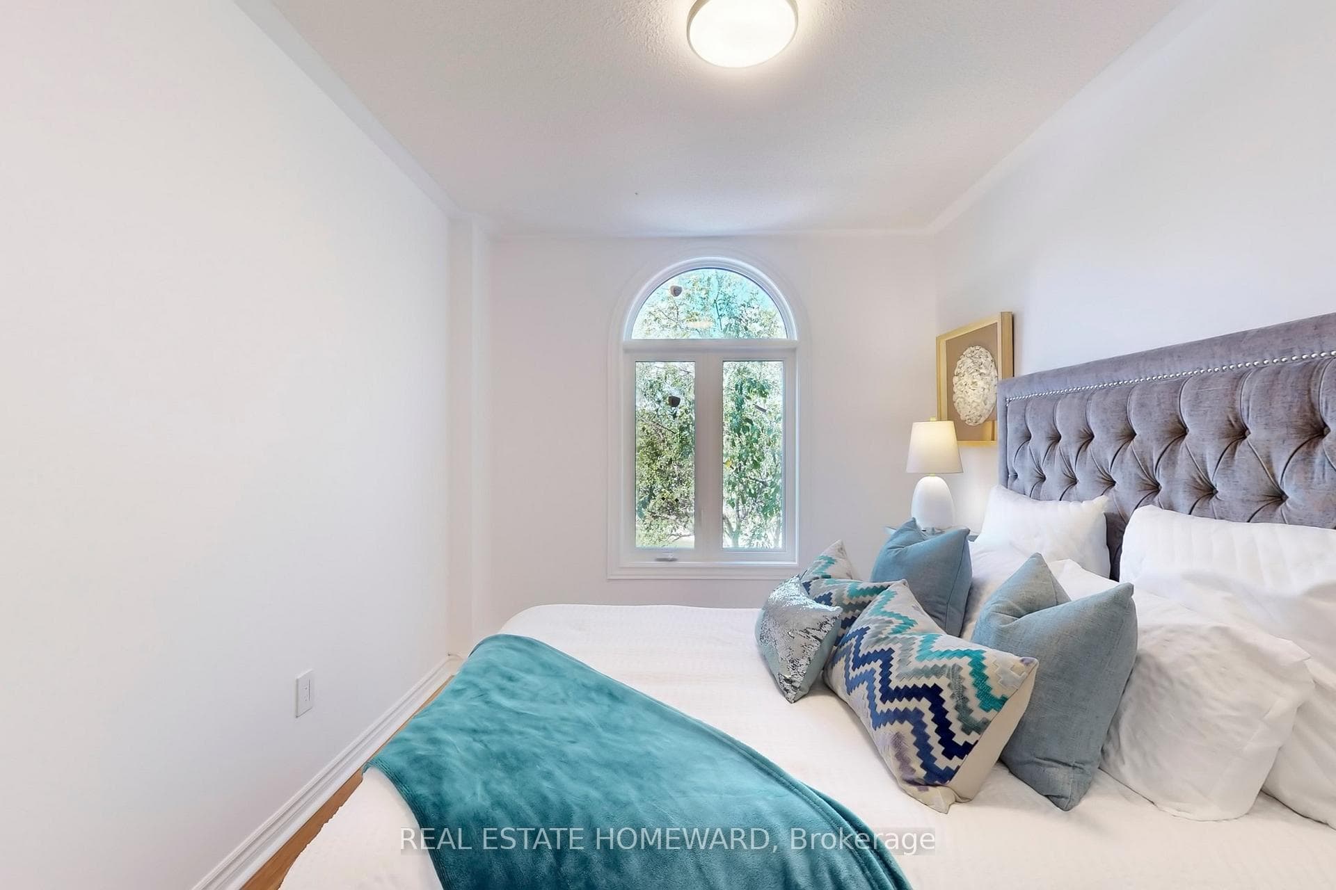 61 Silverdart Crescent photo 32