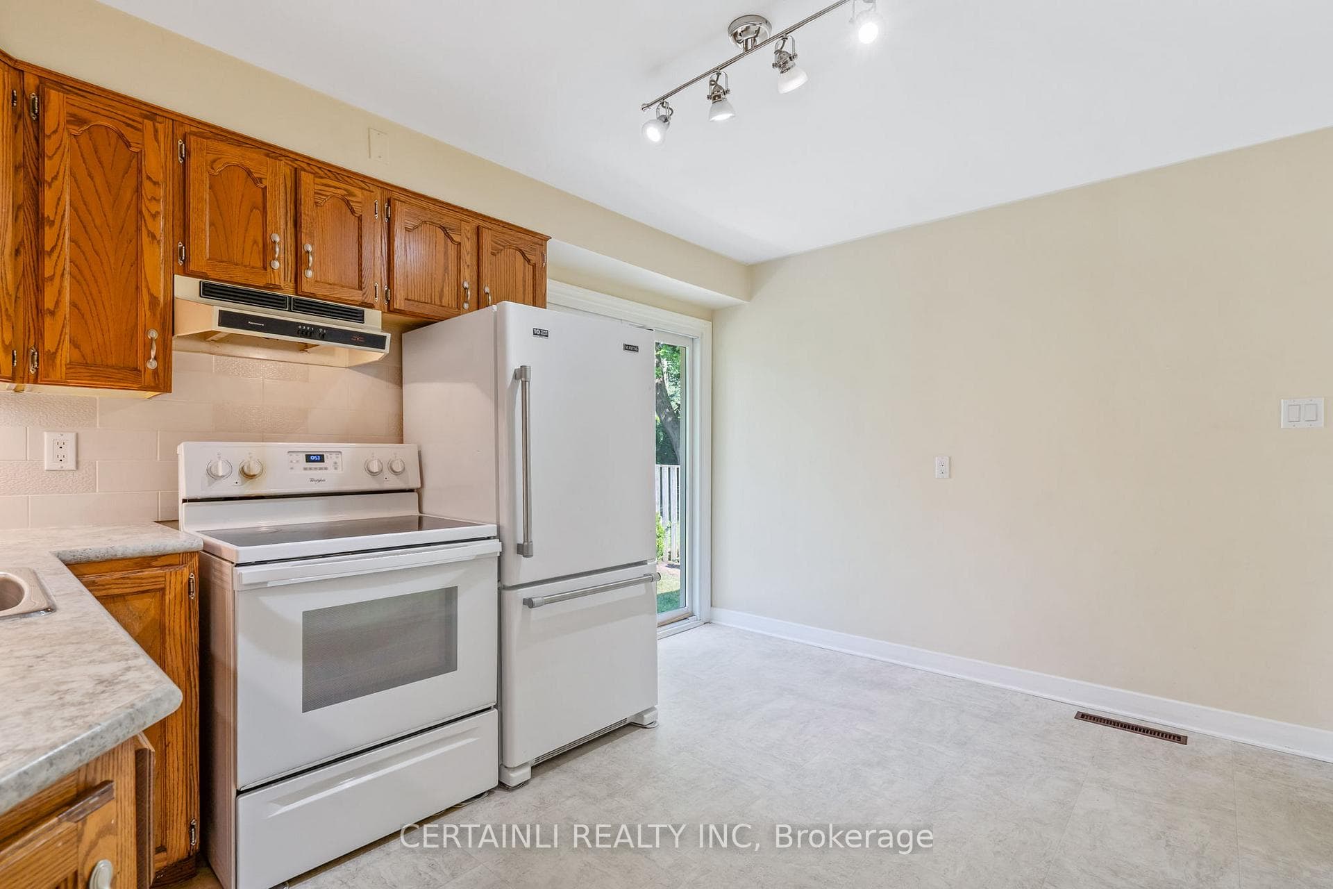 15 Hepburn Avenue photo 12
