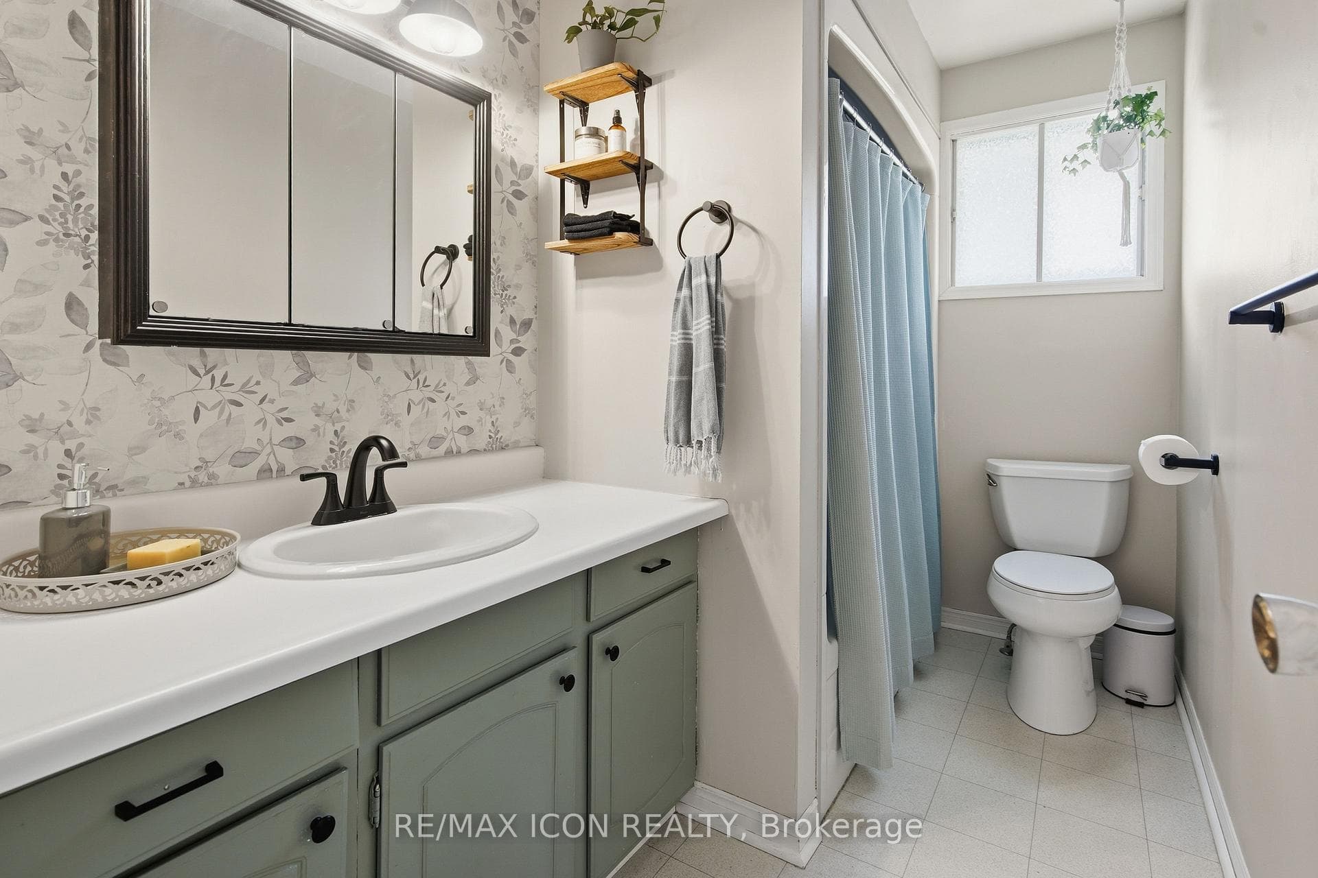 107 Rosamond Crescent photo 16