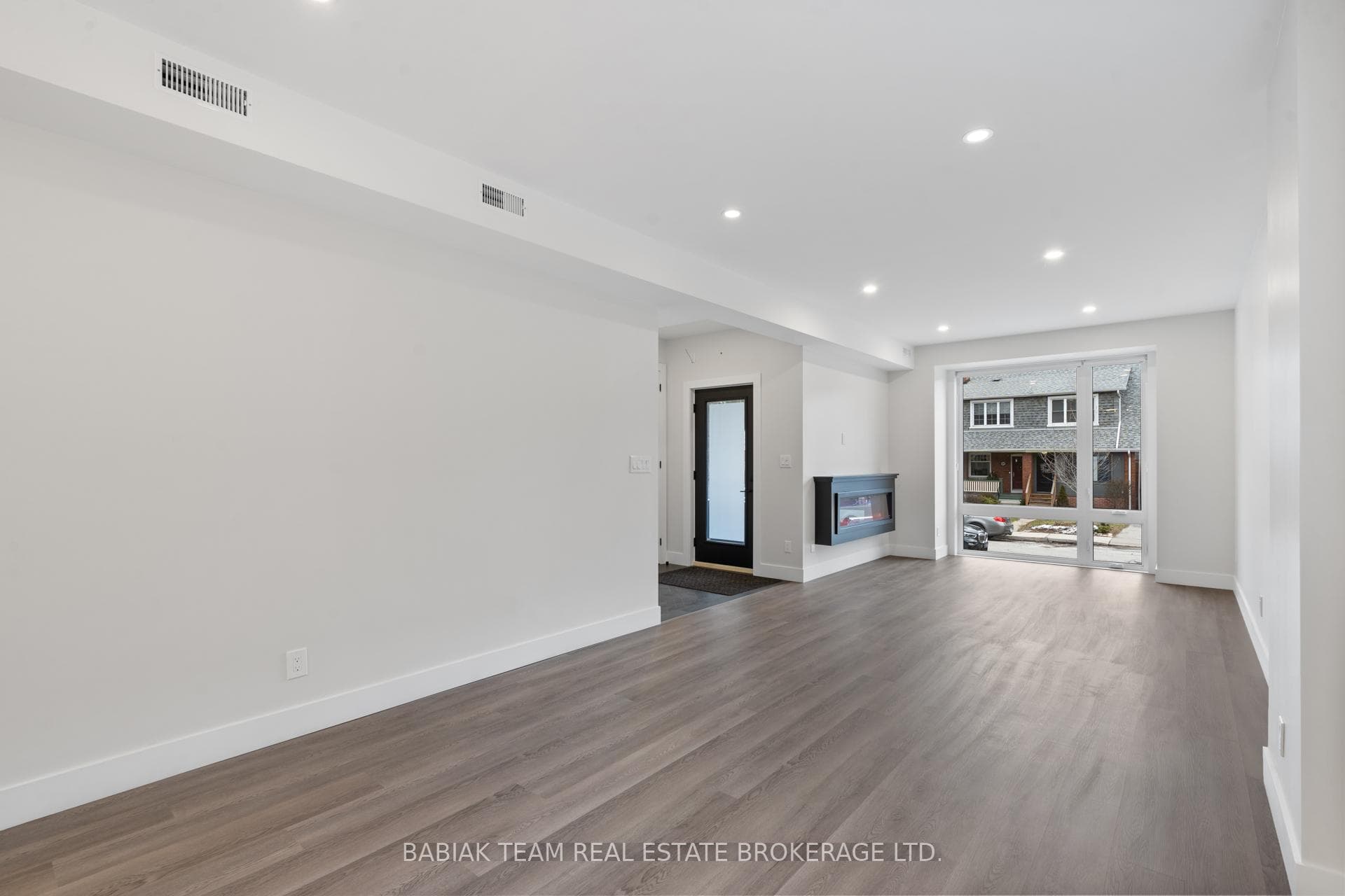 456 Armadale Avenue Unit 101 photo 3