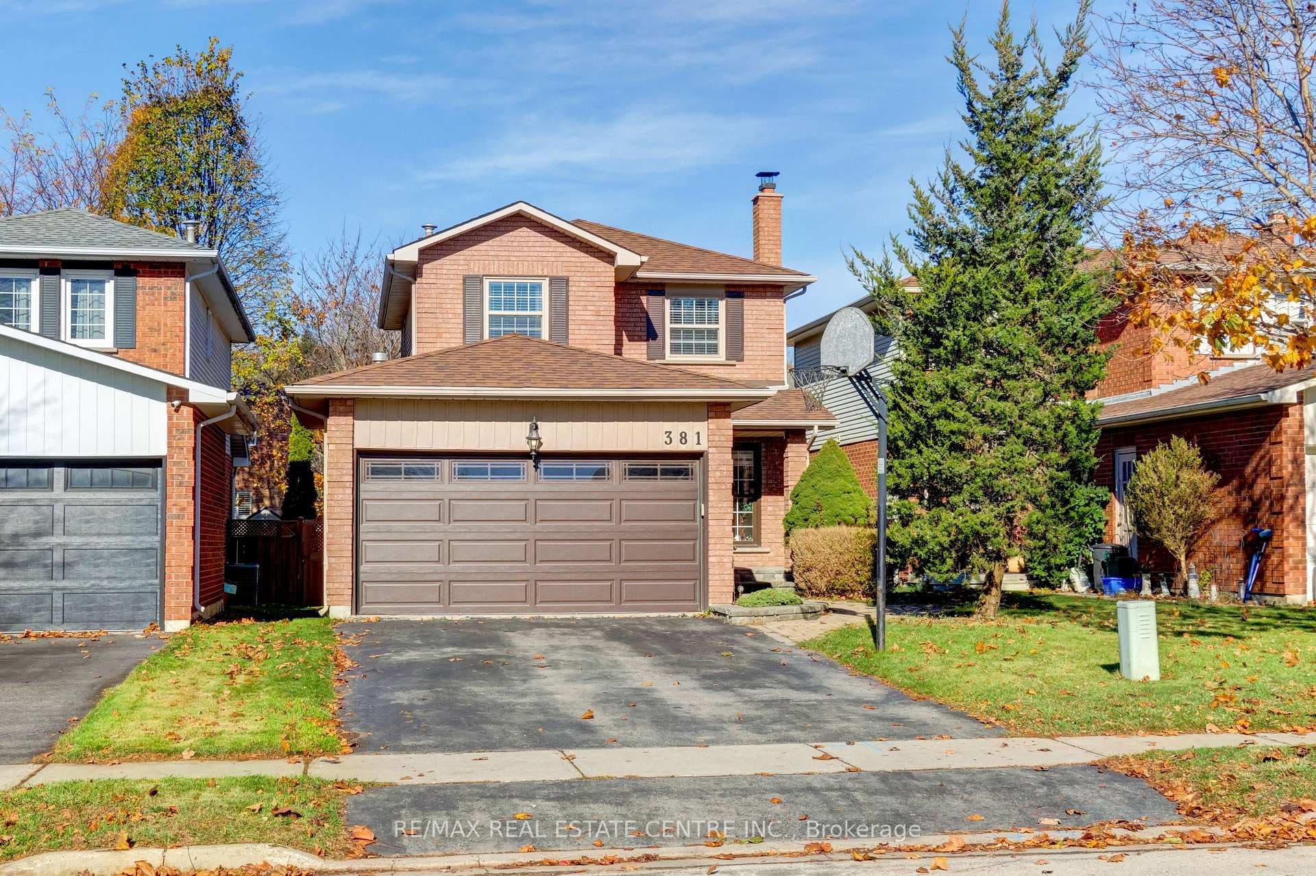 381 Pickering Crescent photo 1
