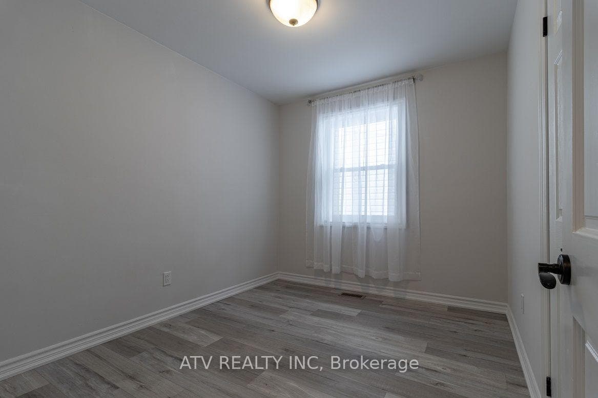 1064 Eastmount Avenue photo 5
