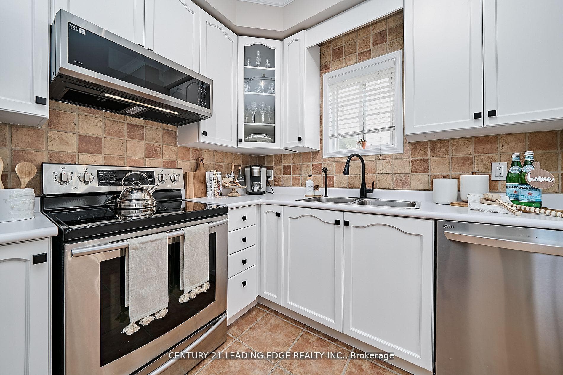 412 Whitby Shores N/A photo 20