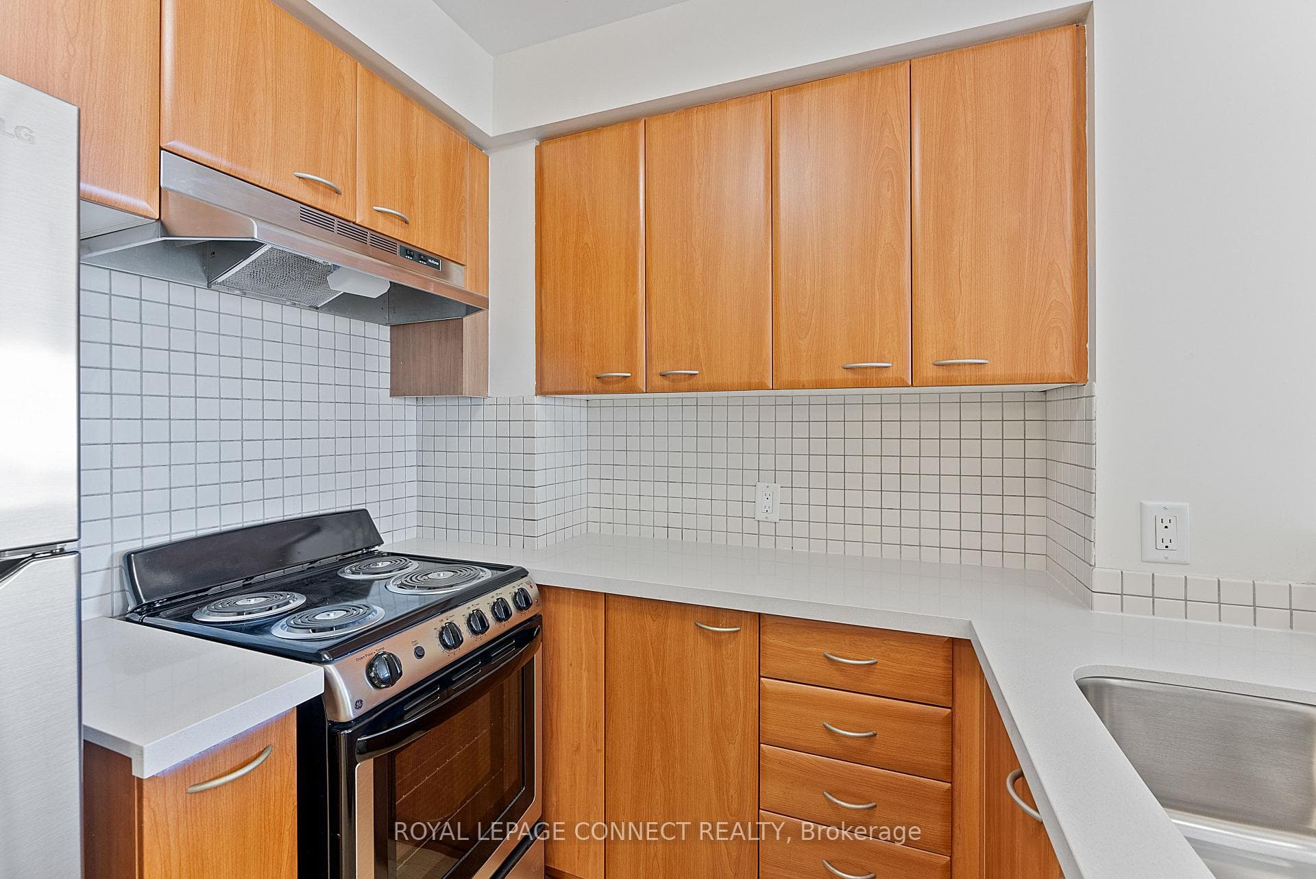36 Lee Centre Drive Unit 1712 photo 10