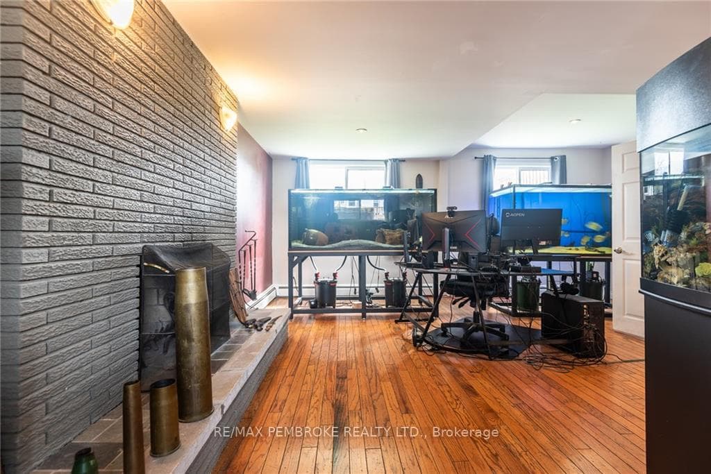256 CLEMOW Avenue photo 22