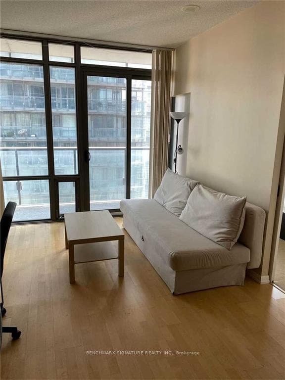 37 Grosvenor Street Unit 3009 photo 4