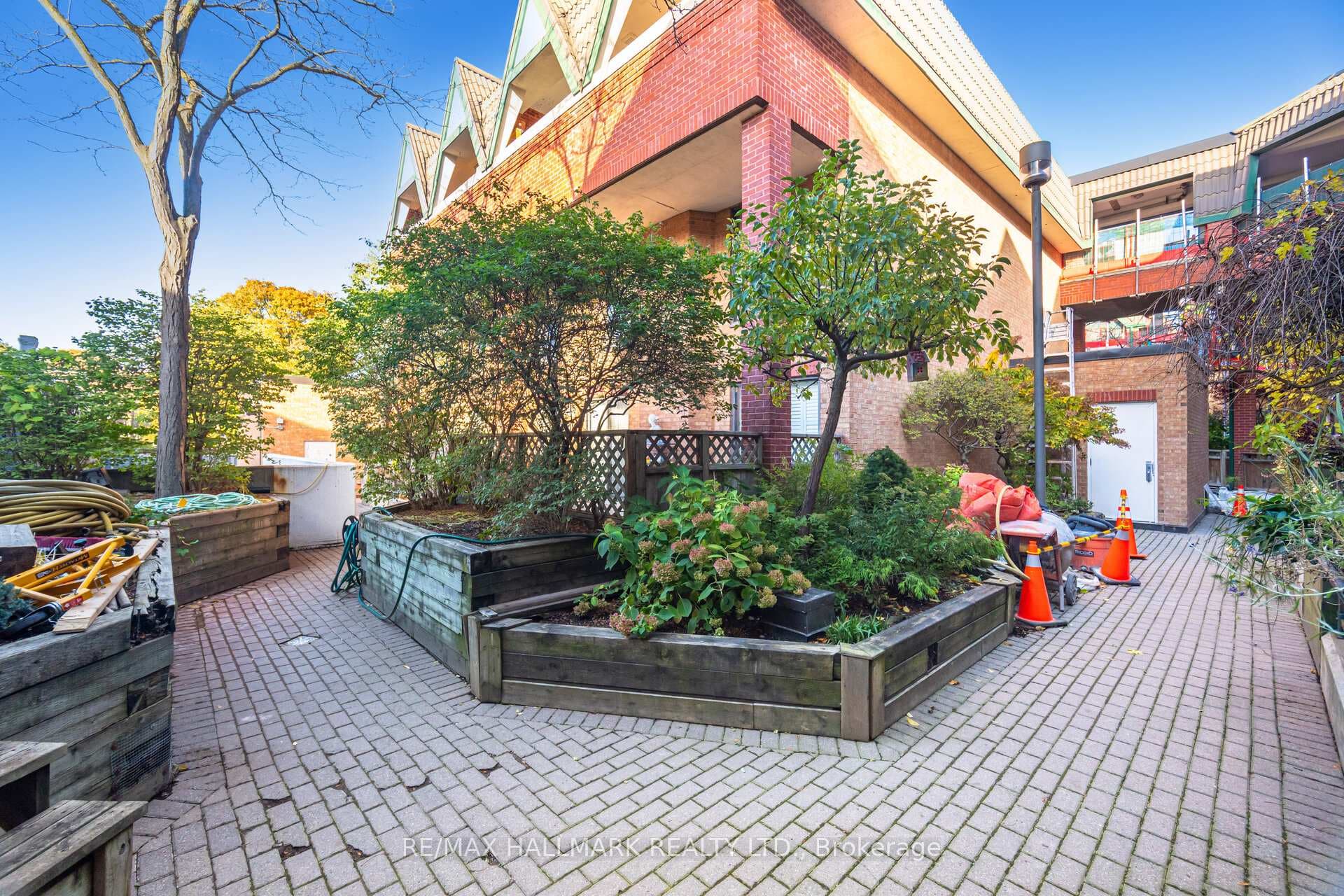 2112 Queen Street Unit #10 photo 28