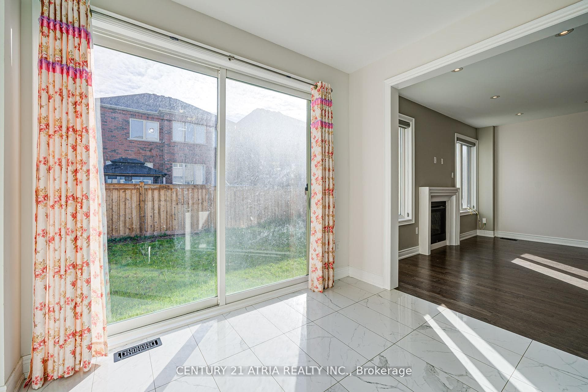 150 Walter English Drive photo 31