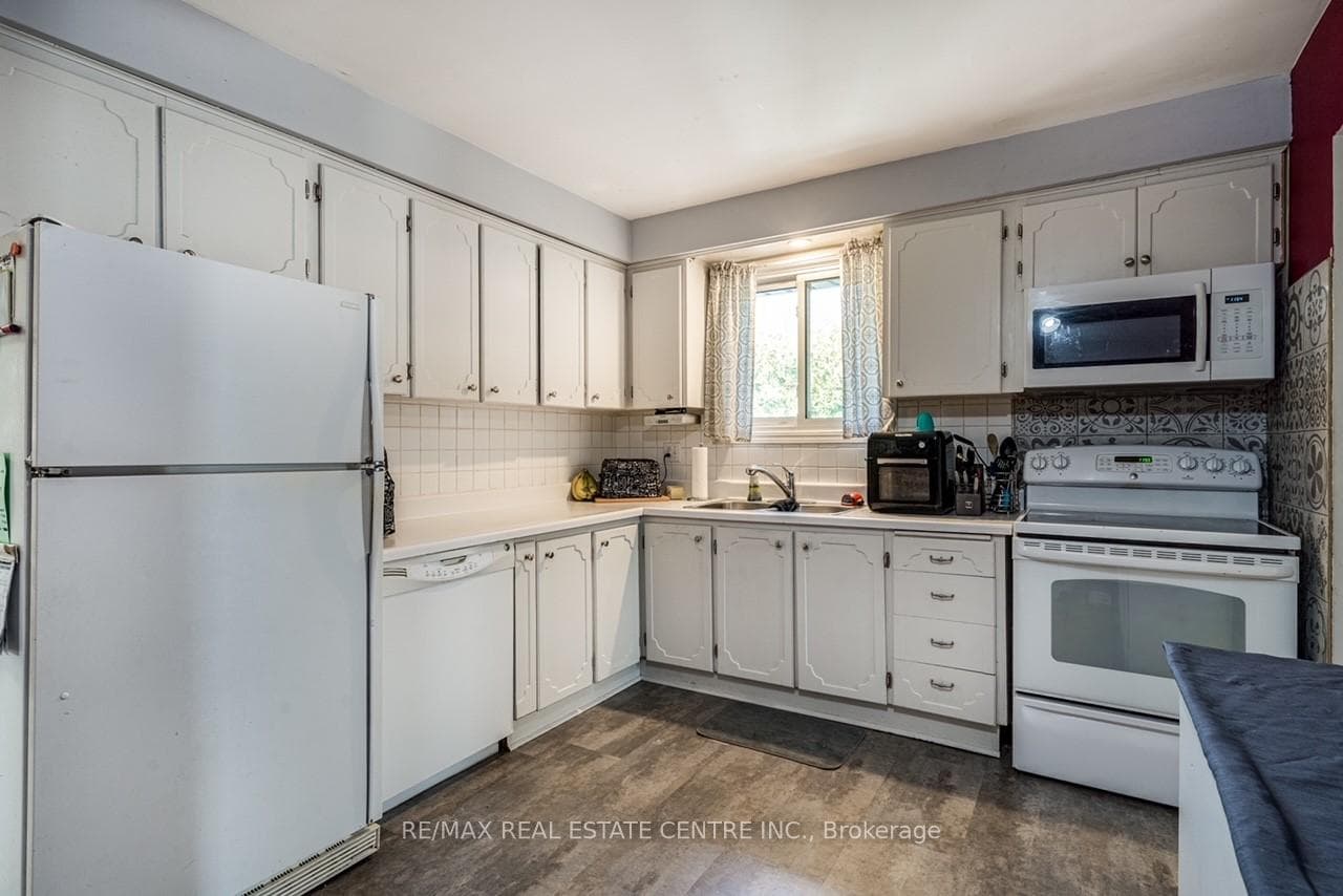 102 Erin Avenue photo 9