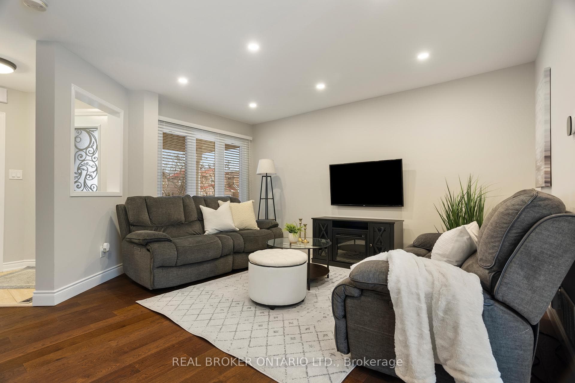 3811 Cedar Hedge Rise photo 12