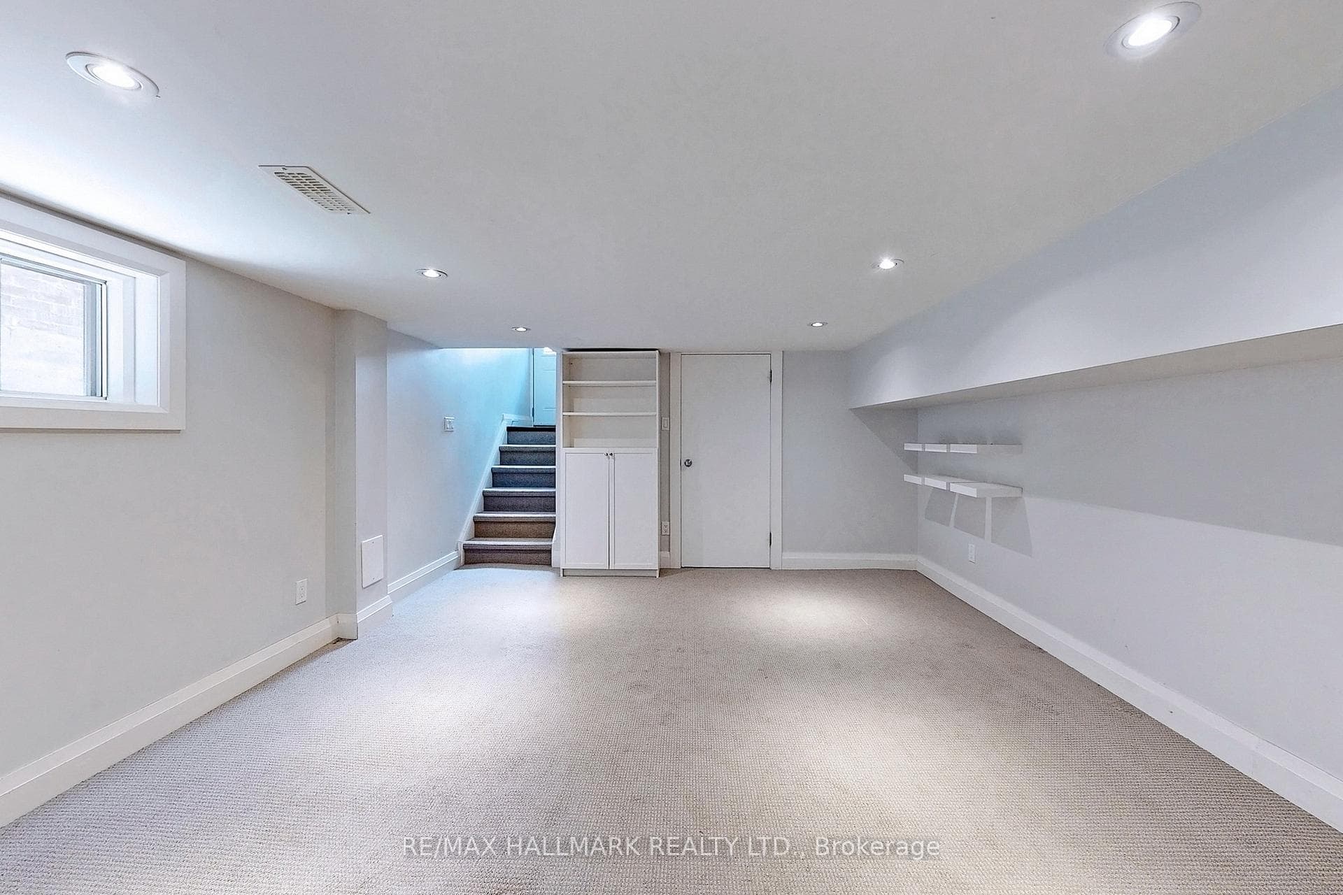 330 Soudan Avenue photo 20