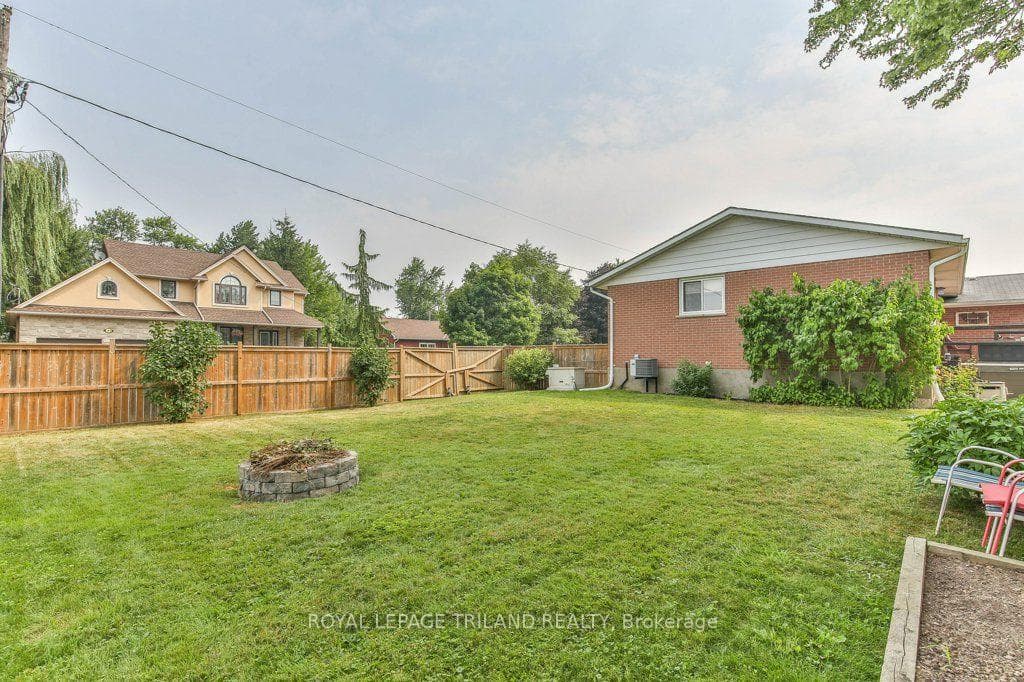 425 QUEEN Street photo 43