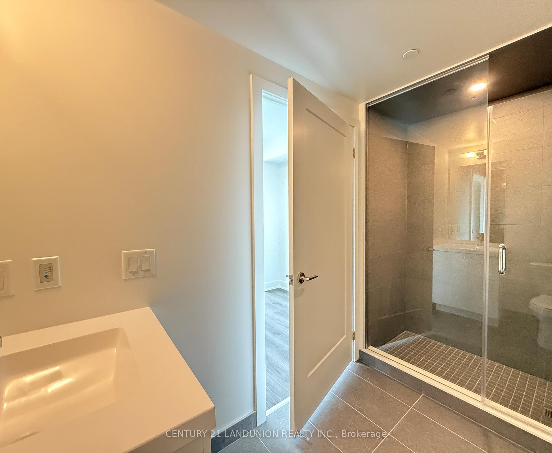 2545 Simcoe Street Unit 712 photo 15