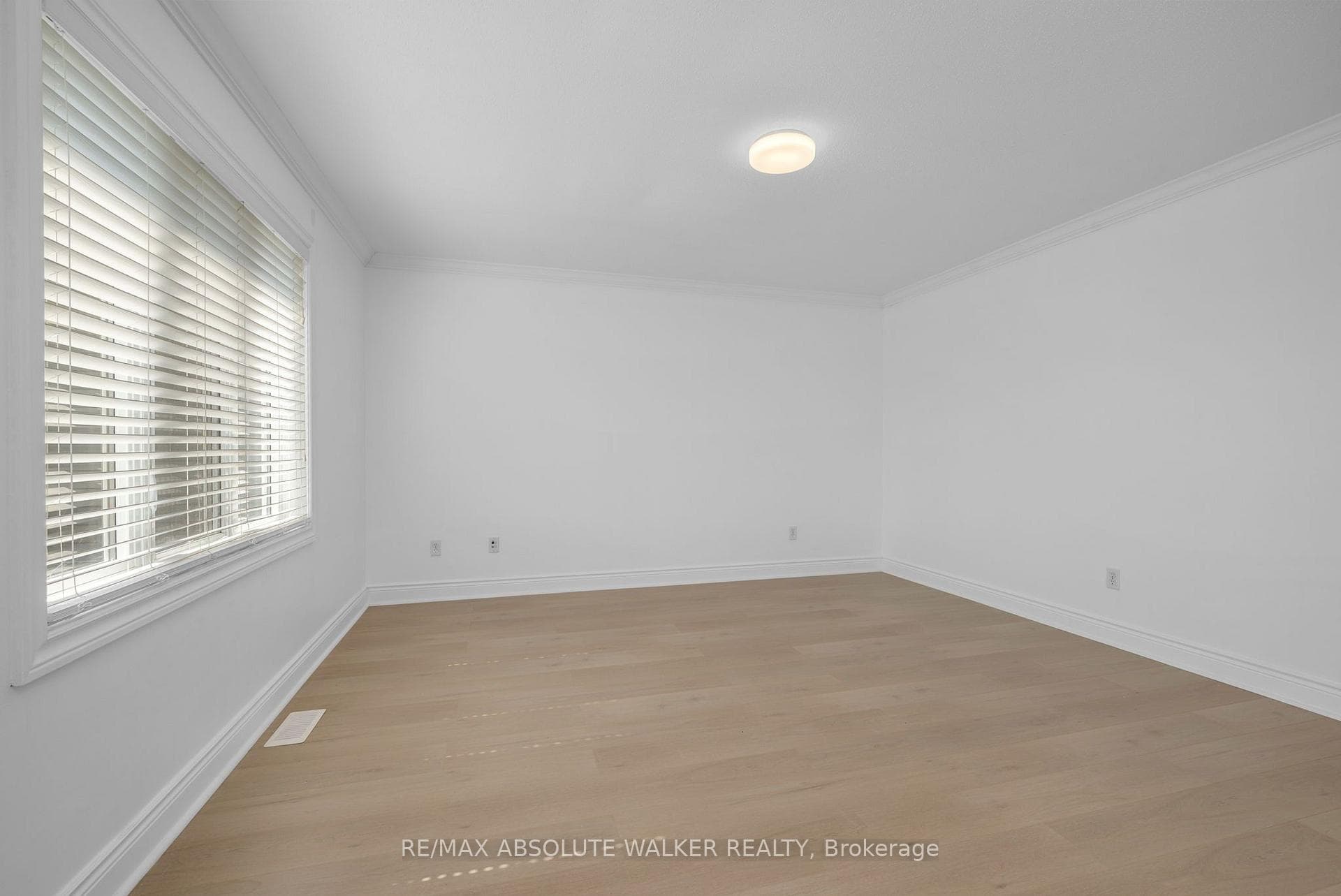 2269 Sandman Crescent photo 28