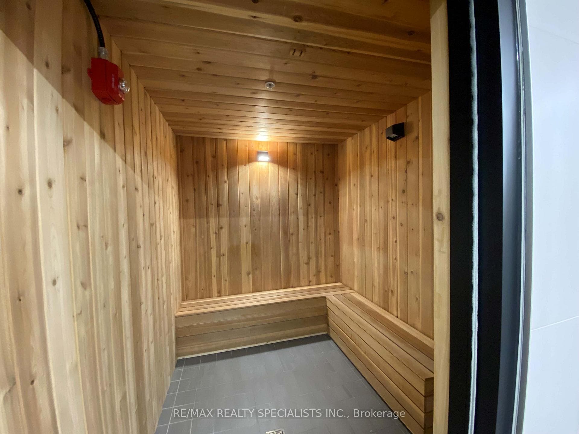 4675 METCALFE Avenue Unit 1404 photo 28