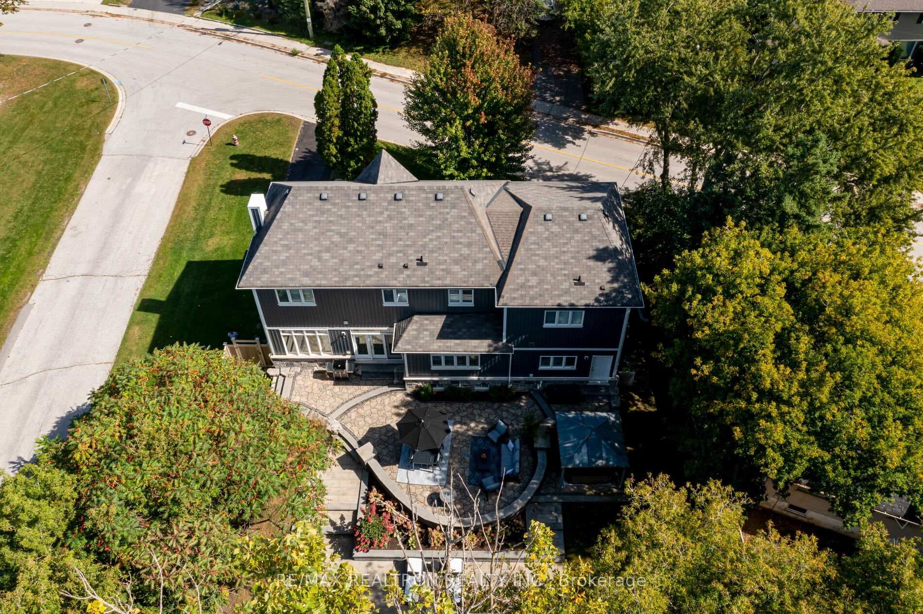 138 Roxborough Road photo 49