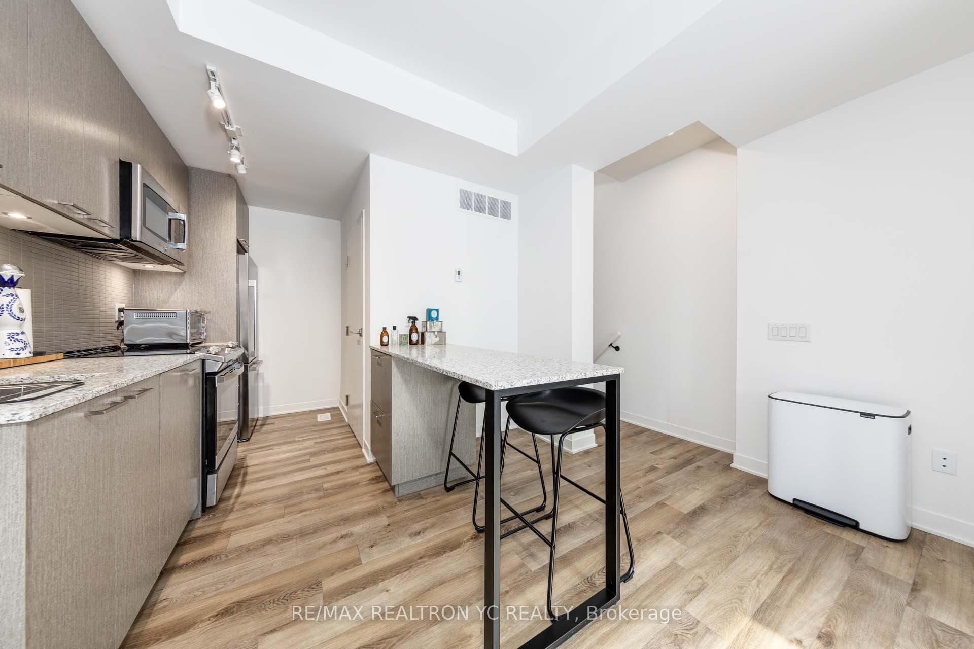 40 Ed Clark Gardens Boulevard Unit 6 photo 4