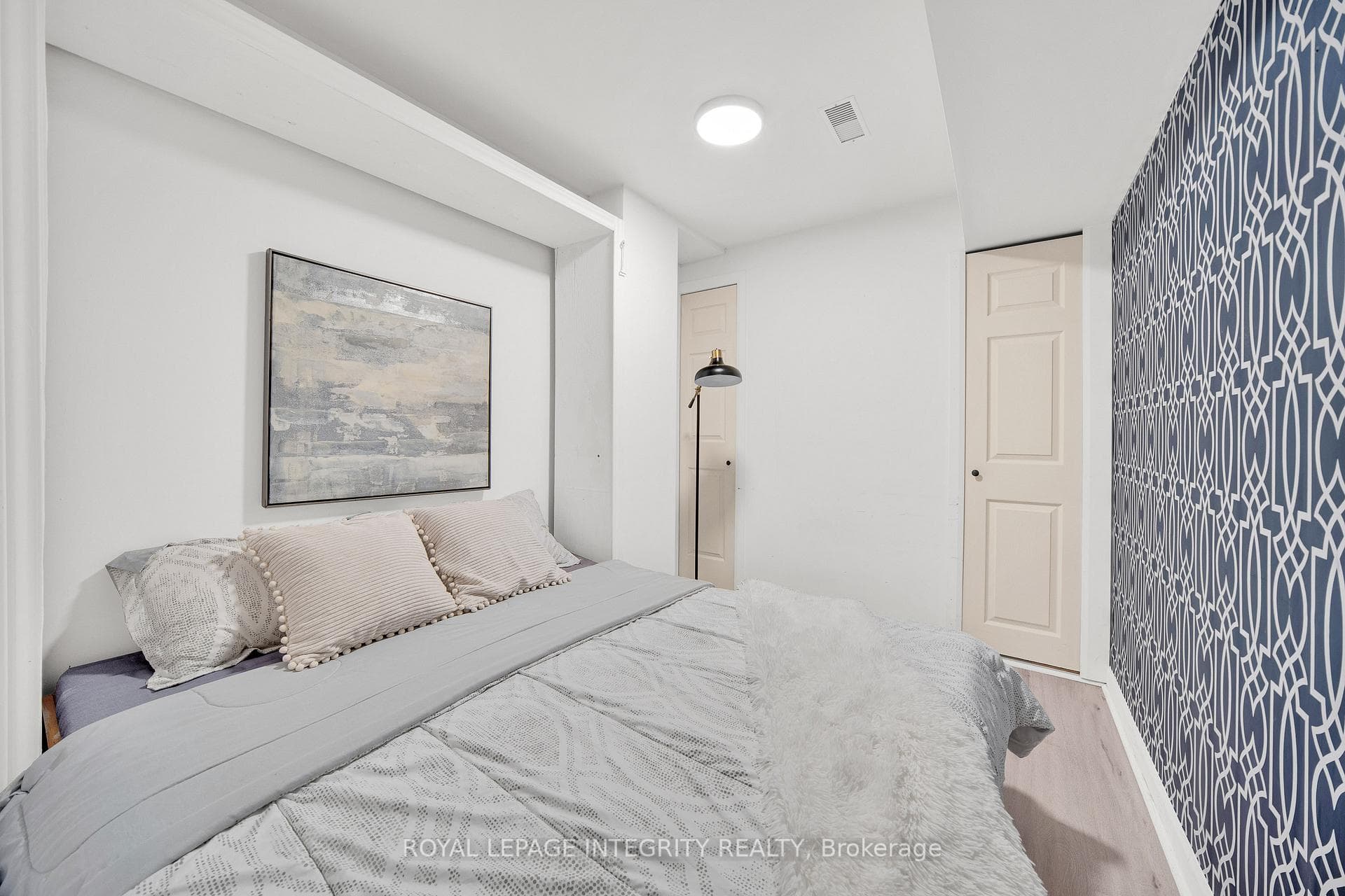 114 Hawkeswood Drive photo 40