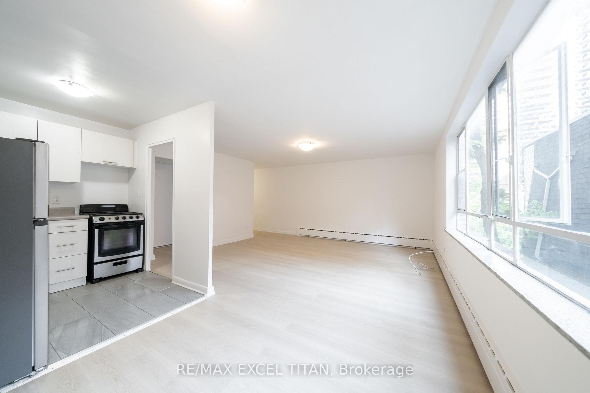 77 Erskine Avenue Unit 306 photo 6
