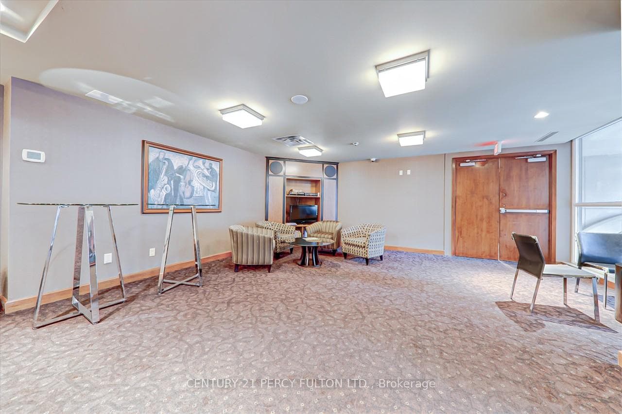 750 Bay Street Unit 709 photo 31