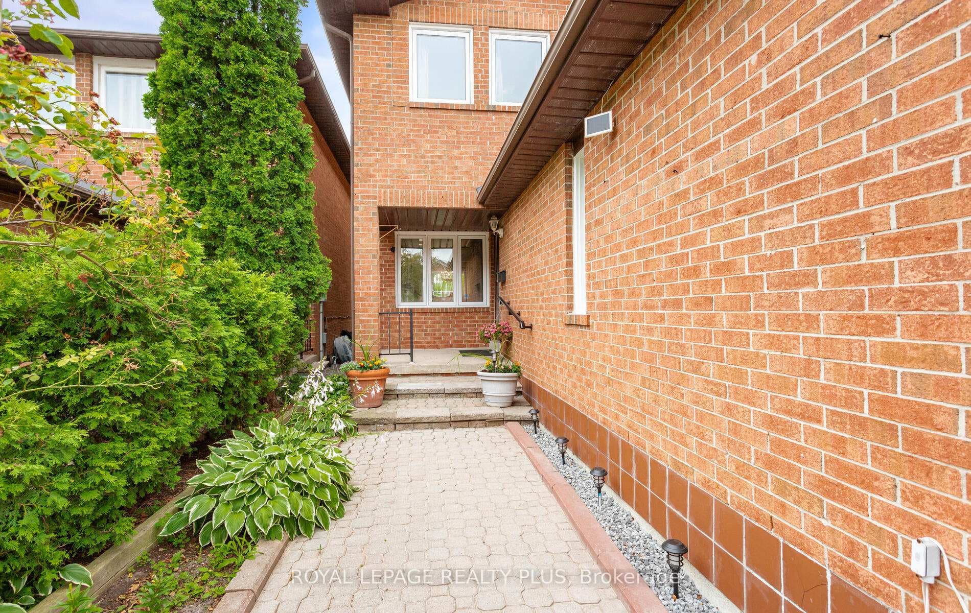 17 Hanson Road photo 3