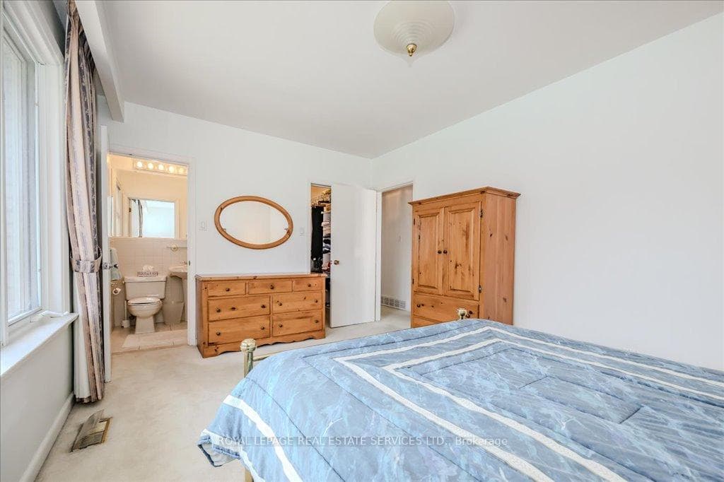 Primary Bedroom w/Walk-In Closet & 3-Piece Ensuite