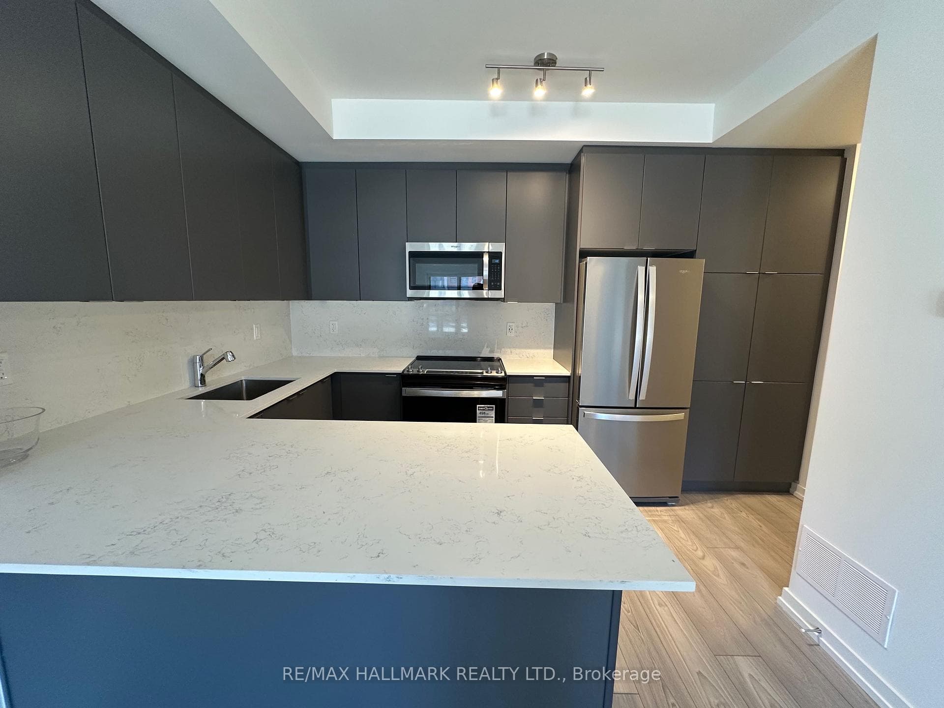 15 Lytham Green Circle Unit 19 photo 9