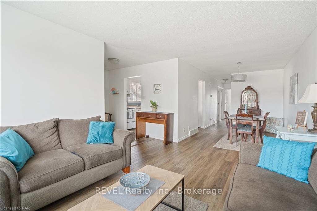 8095 KENSINGTON Court photo 5