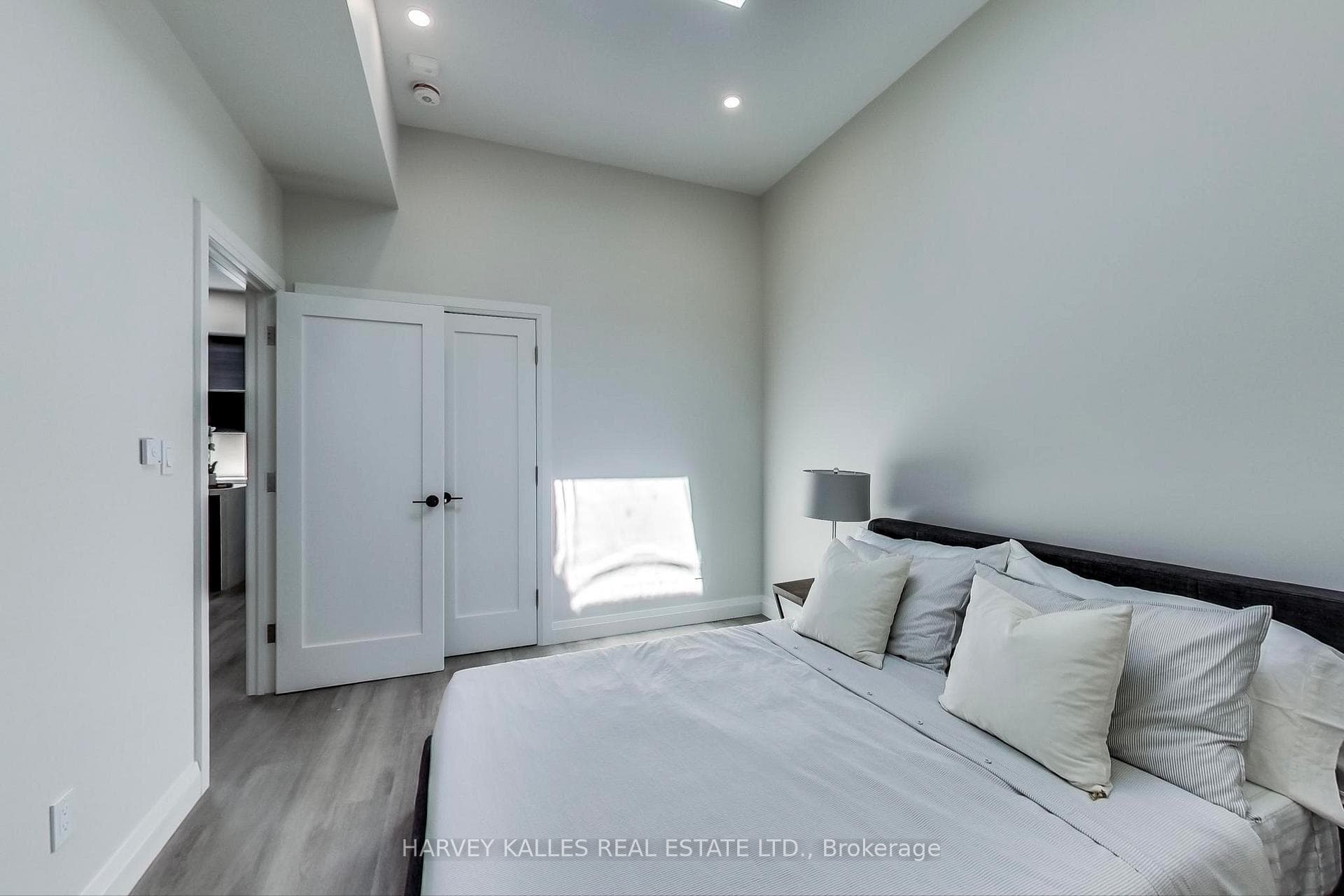 2896 Dundas Street Unit 3 photo 28