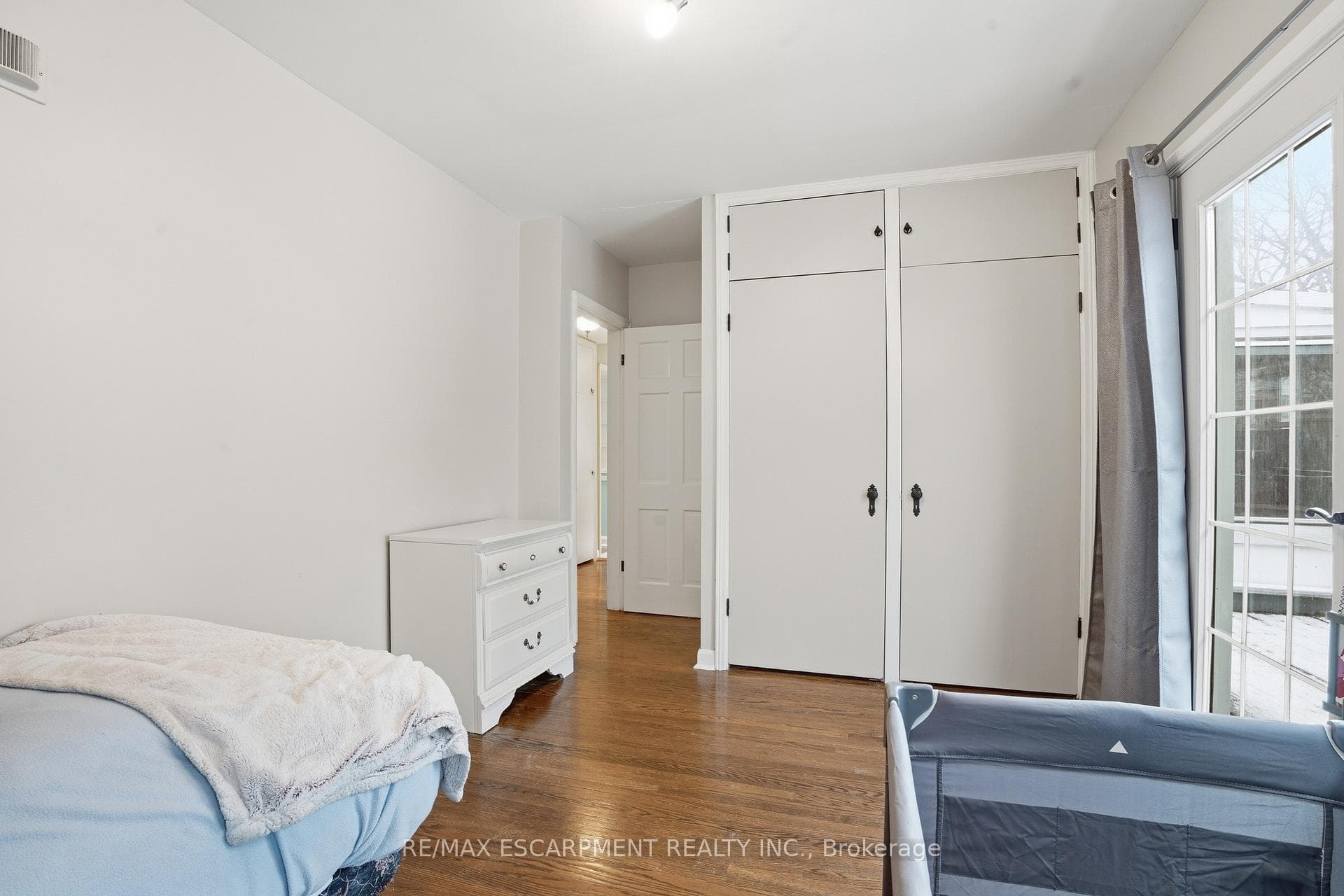 77 Arcade Crescent photo 20