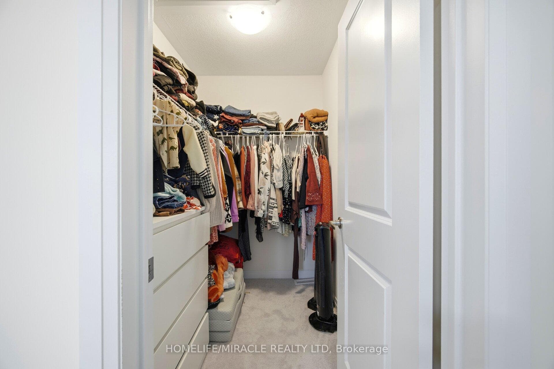 462 Adelaide Street photo 24