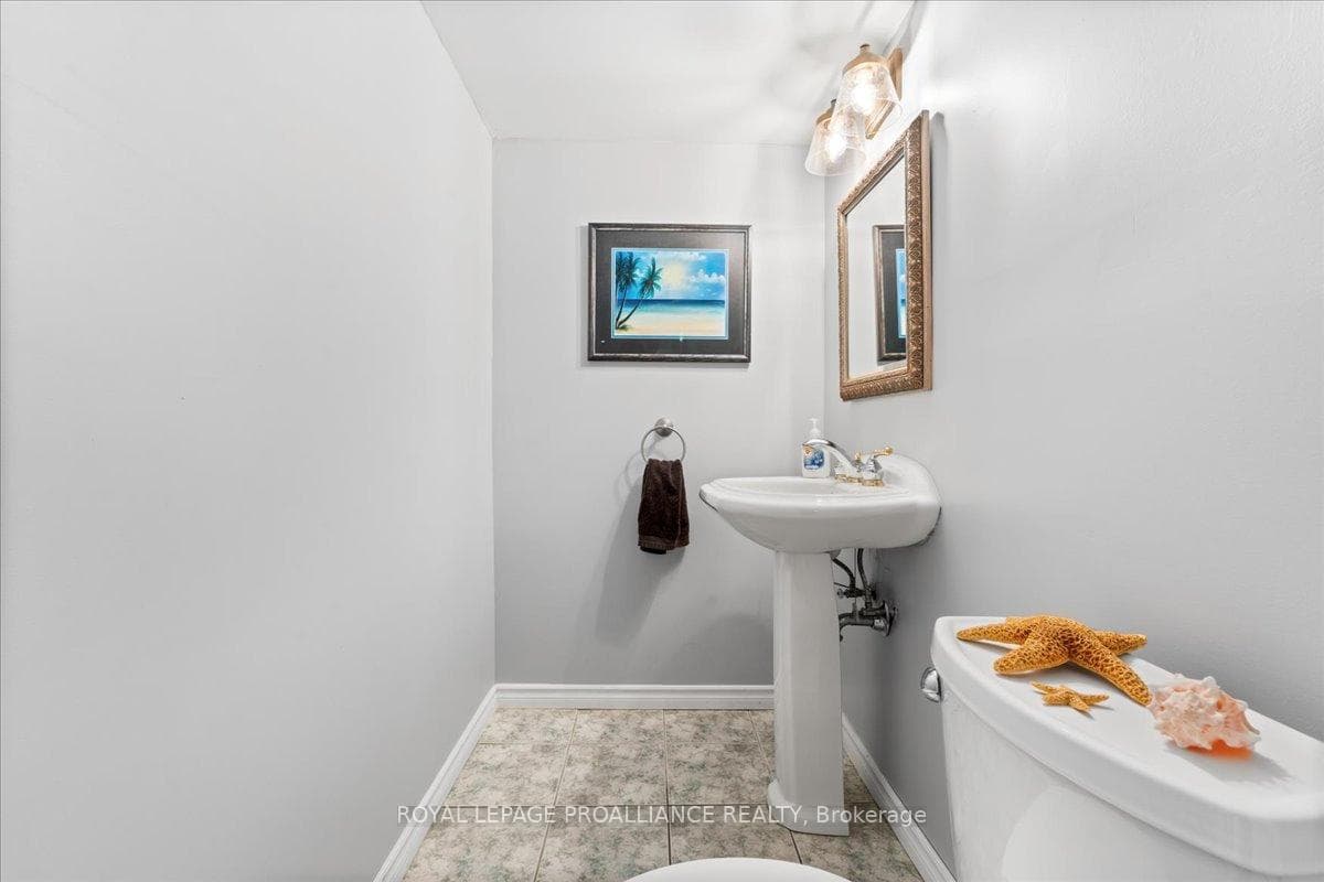 4 Lexington Crescent photo 26