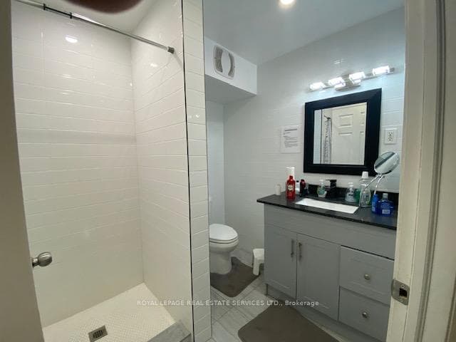 206 Carlton Street Unit 102 photo 3