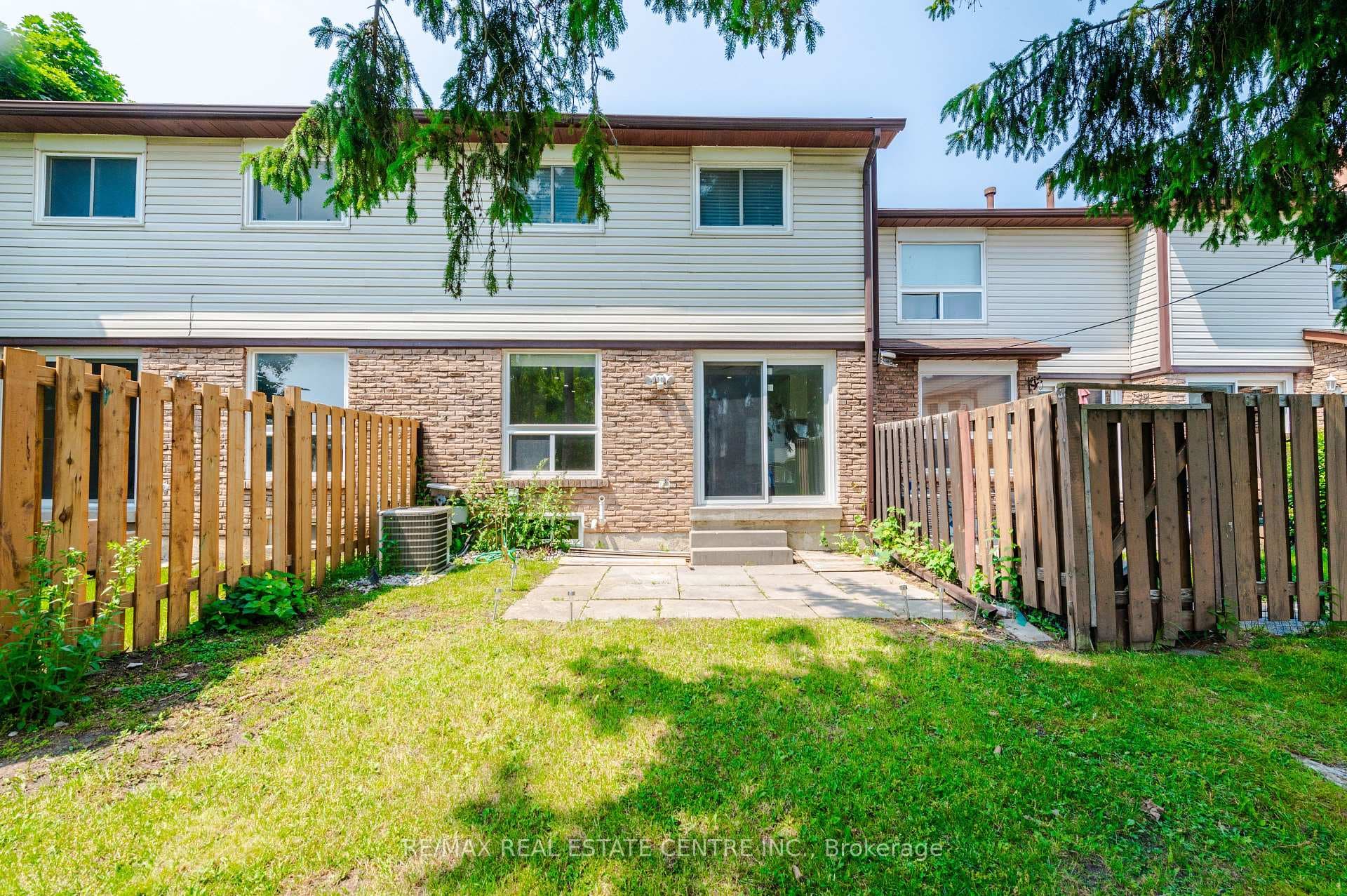 1330 Trowbridge Drive Unit 16 photo 32