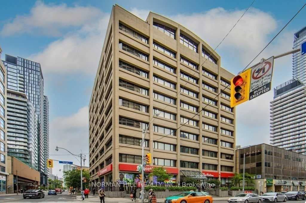 555 Yonge Street Unit 903 photo 1