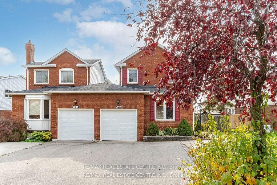 2046 Glenada Crescent photo 2